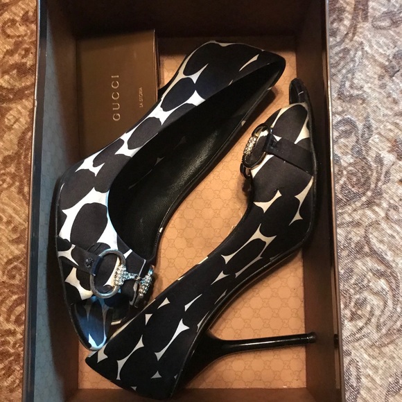 GUCCI BLACK DOTTED CLASSIC HORSE BIT CRYSTAL PUMPS - Picture 7 of 8